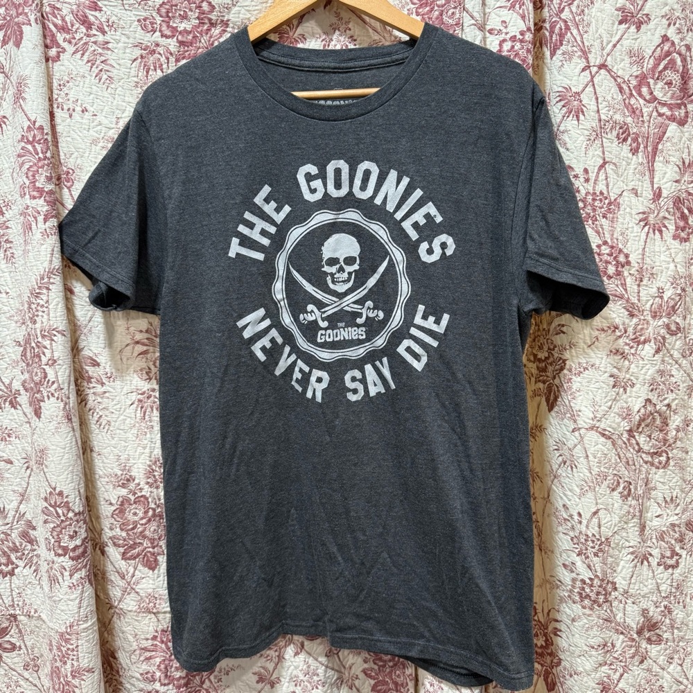 The Goonies “Never Say Die” Gray Graphic Tee Size Large